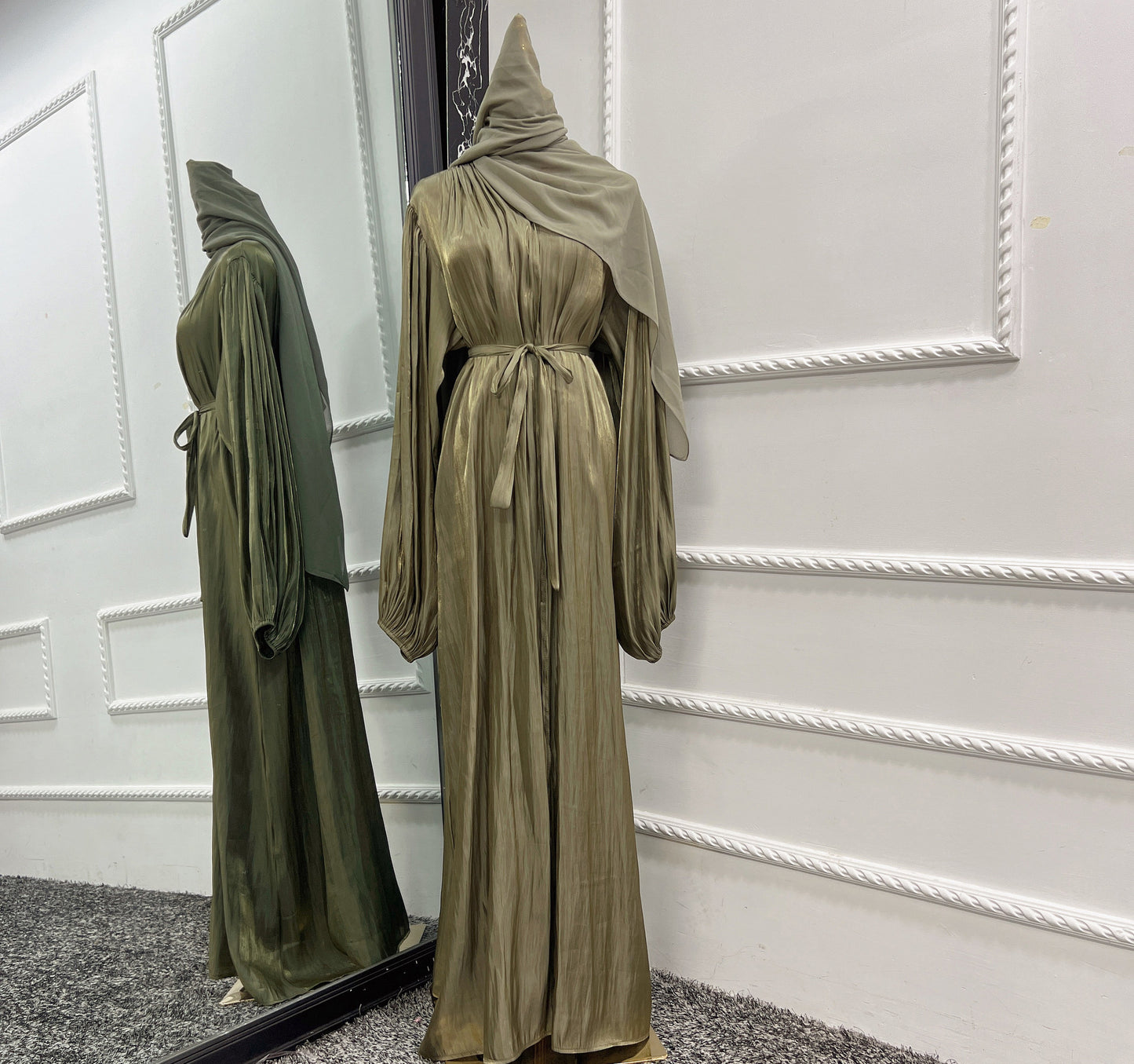 #451 Shiny Bubble Sleeve Open Abaya